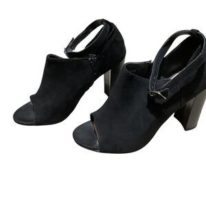 JustFab Kllra Black Peep Toe Block Heel Ankle Strap Booties Size 7.5